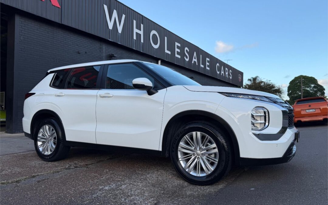 2023 Mitsubishi Outlander ES Wagon